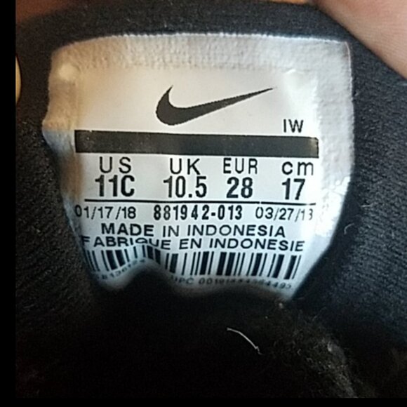 Nike Team Hustle Sneakers - Picture 5 of 5